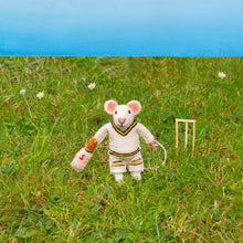 Load image into Gallery viewer, Cricket Mouse