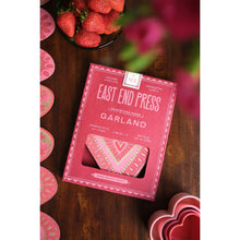 Load image into Gallery viewer, Hearts Concertina Garland 3M