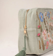 Load image into Gallery viewer, Elizabeth Scarlett Pressed Flowers Wash Bag
