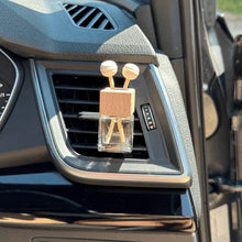 Load image into Gallery viewer, Car Diffuser – Sandalwood &amp; Amber

